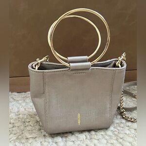 🩷NWOT🩷 Thacker Beige/ Gold Satin Handbag with Gold handles
